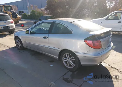 2002 Mercedes-Benz C 230 z USA, uszkodzony, nr VIN WDBRN47J02A218384